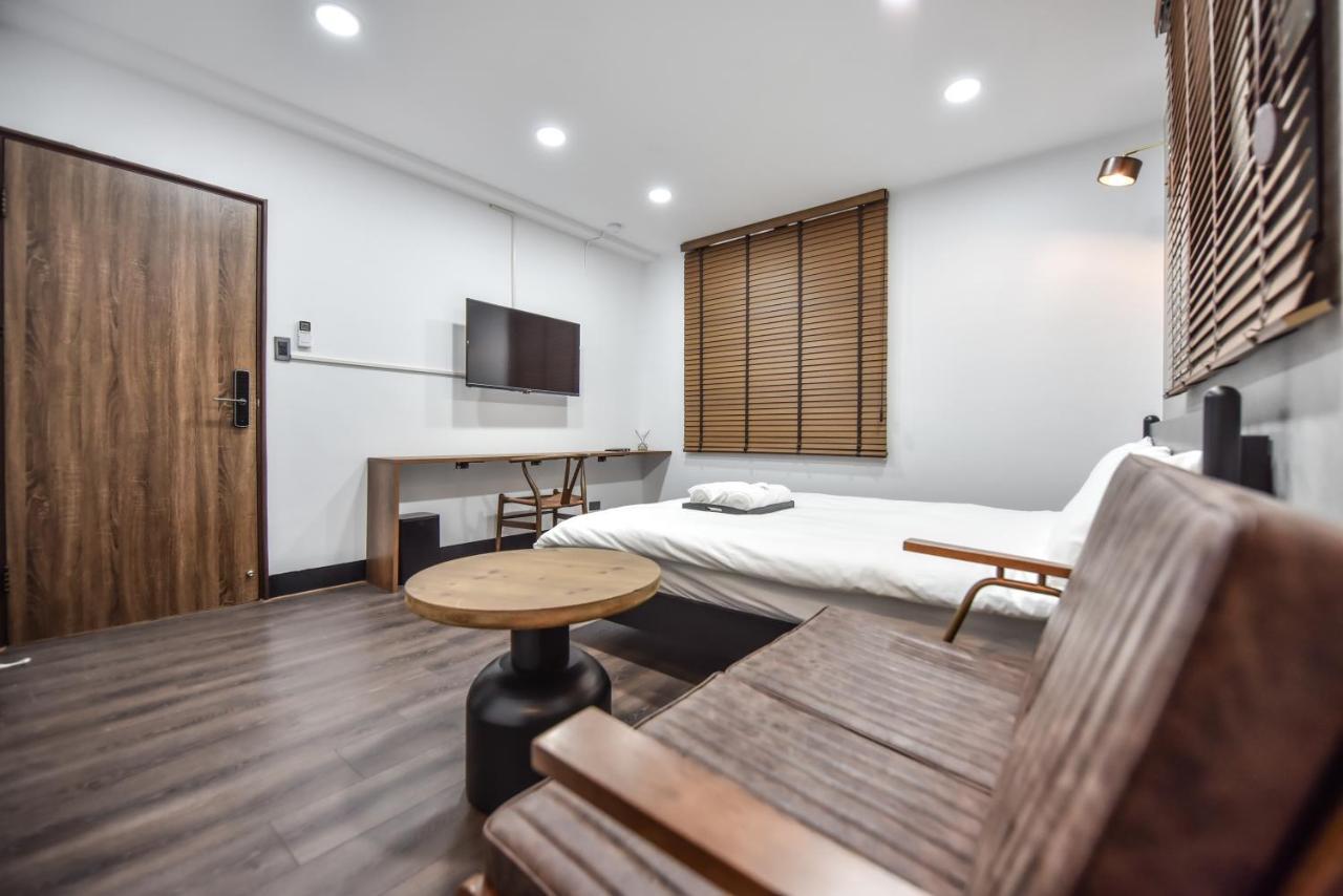 Eryang Homestay Tainan Bagian luar foto