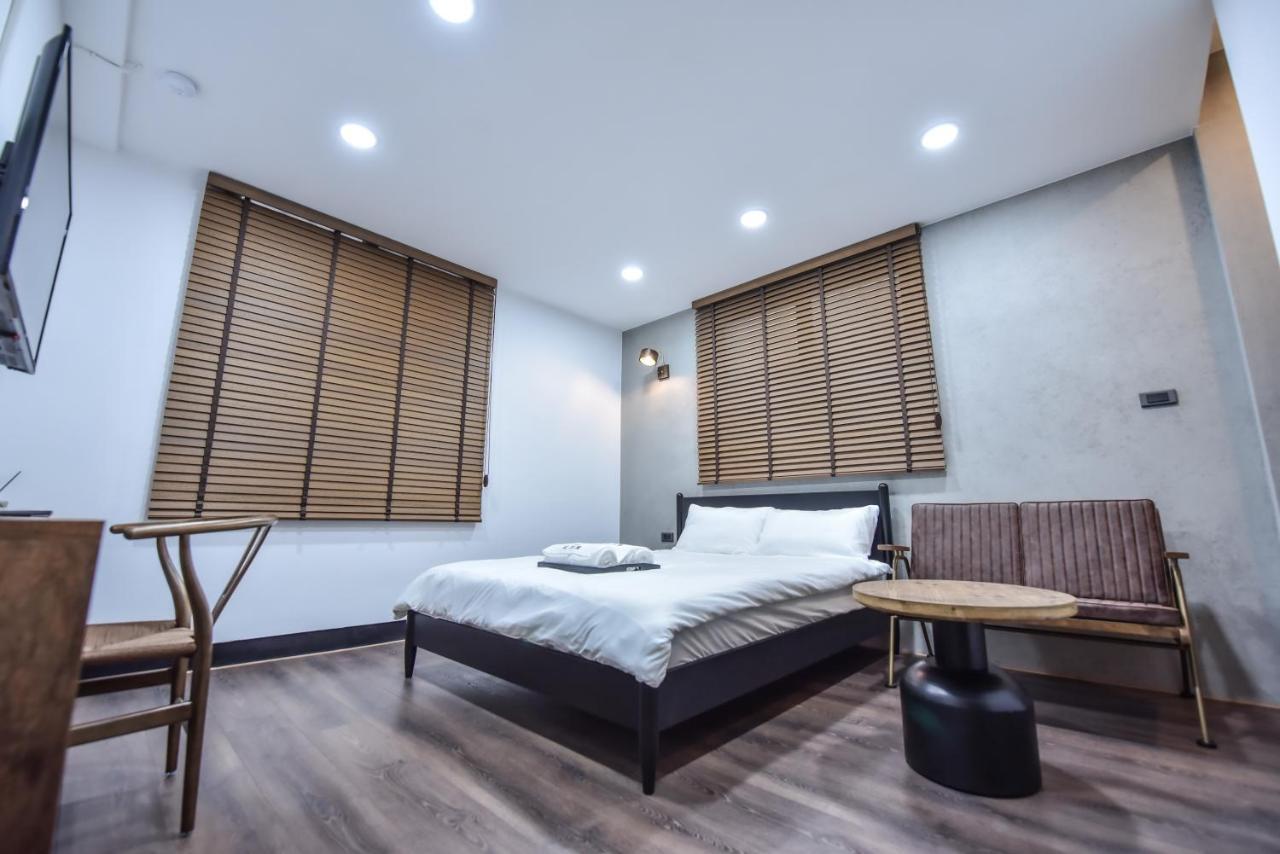 Eryang Homestay Tainan Bagian luar foto